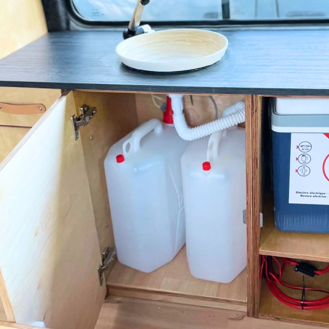 Elegant Comet Blue 12V Immersion Water Pump – 10L/Min Flow